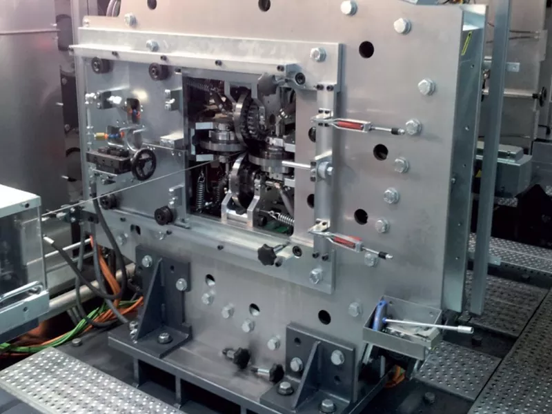 Stroj na válcování profilů